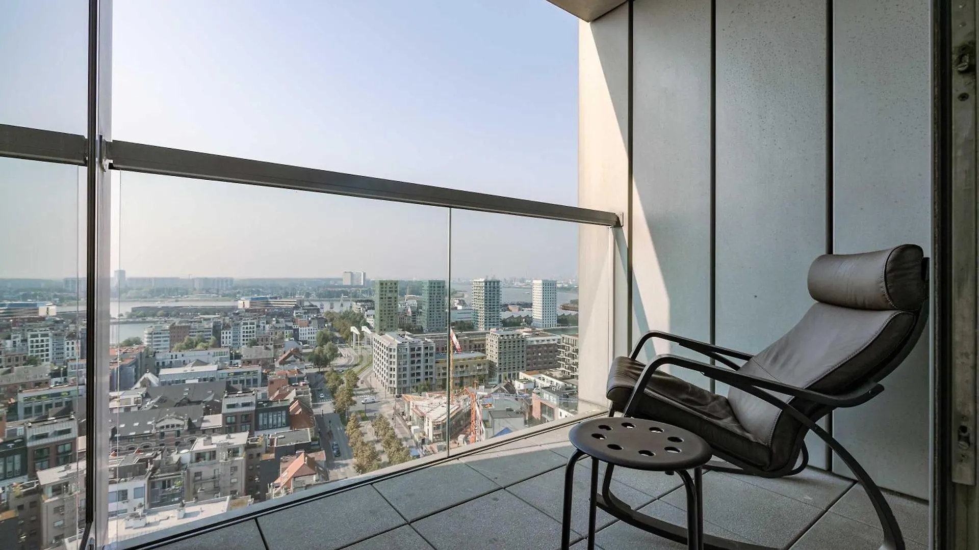 Modern Antwerp Apartment With City Views & 2 Bedrooms