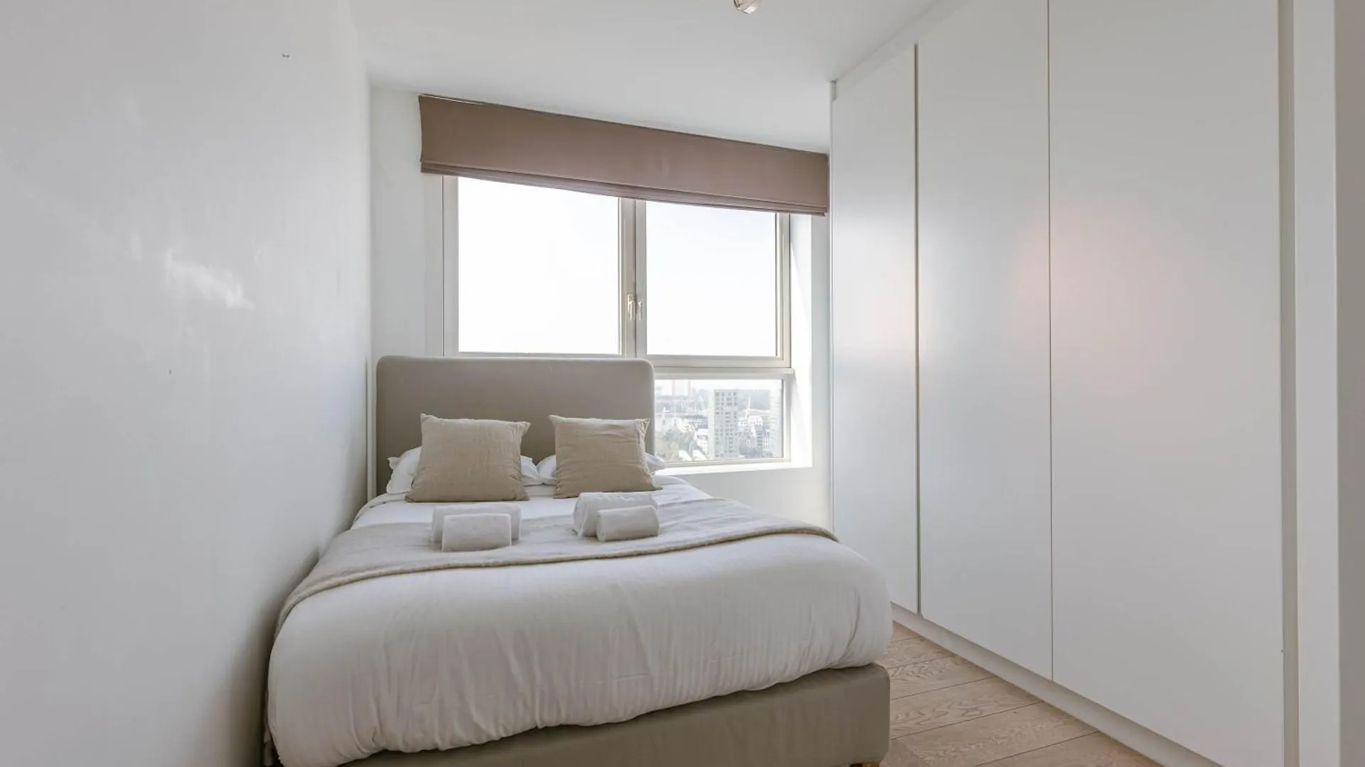 Modern Antwerp Apartment With City Views & 2 Bedrooms Belgien